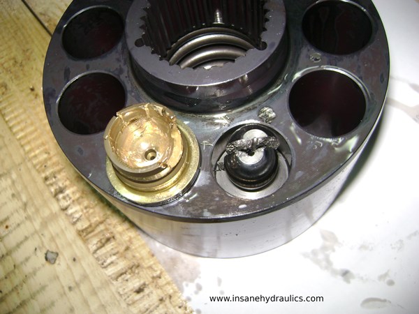 Rotary group with a damaged piston