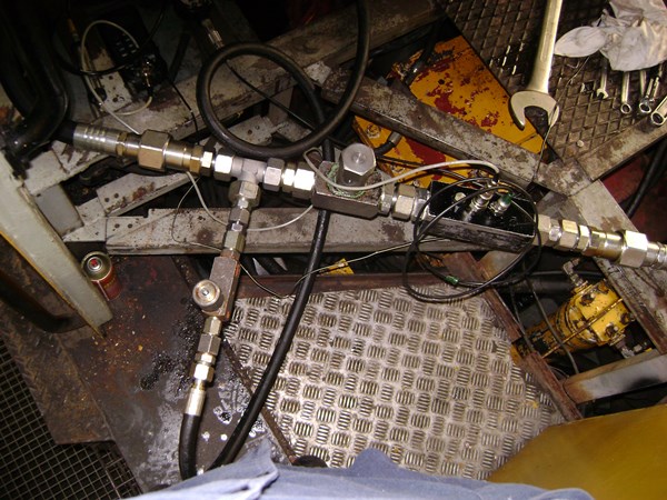 Closed-loop pump test with added controlled flushing