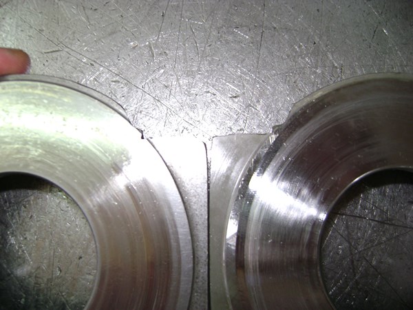 Porous casting and small machining imperfertions, like the over-cuts, reveal the aftermarket swashpalte