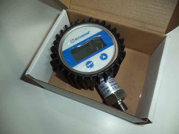 The cheapest pressure gague I could find - Ritherm 3305