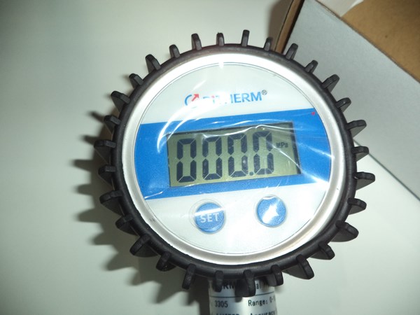 The cheapest pressure gague I could find - Ritherm 3305