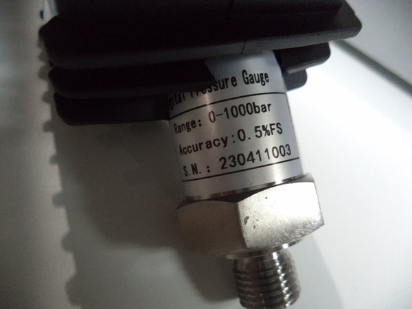 The cheapest pressure gague I could find - Ritherm 3305