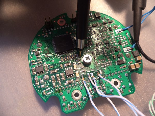 Reading the amplified signal