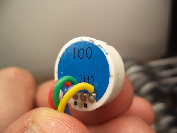 Markings on the back of the 100-bar ceramic pressure sensor cell