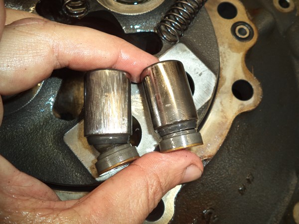 Komatsu LPD45+45 pump servo pistons