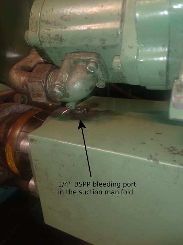 There's a 1/4'' BSPP plug on top of the suction manifold to bleed the air