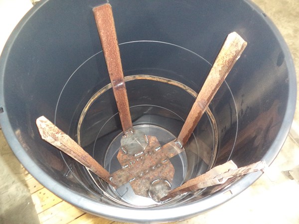 My new 160-liter bucket and the sacrificial electrode made from scrap