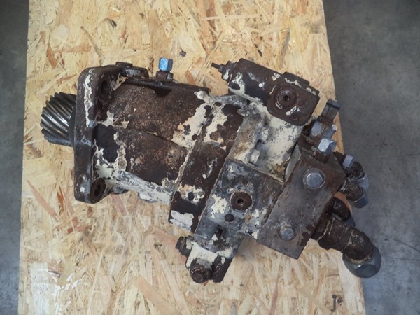 The A6VM motor came out much cleaner than it was before the electrolytic bath