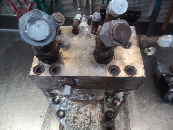 The hexagonal holes in the screw heads also cleaned nicely