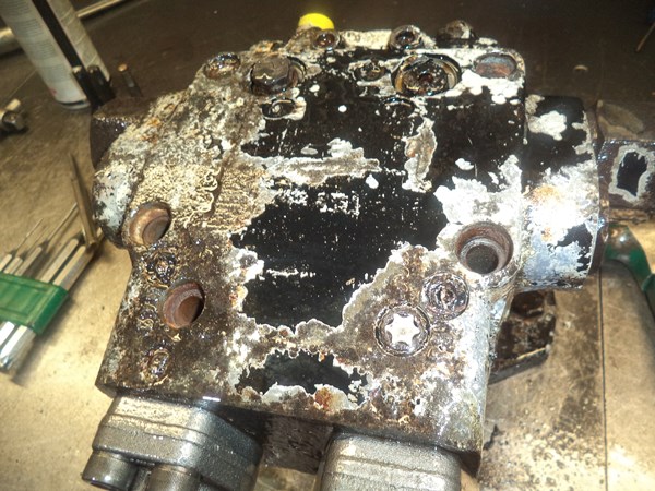 Look at the bottom right screw - the Torx bit end sheered off due to my enthusiasm