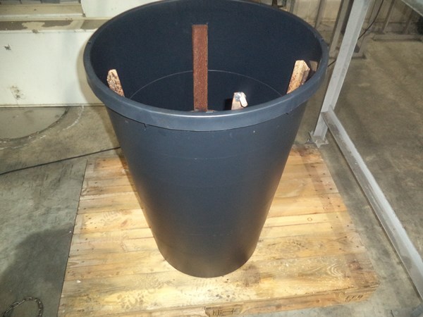 My new 160-liter bucket and the sacrificial electrode made from scrap