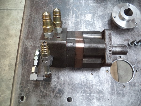 I salvaged this hydraulic motor from scap to make the power chuck for manual match-lapping