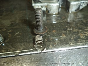 Eaton PVE21 Pump - damaged thread