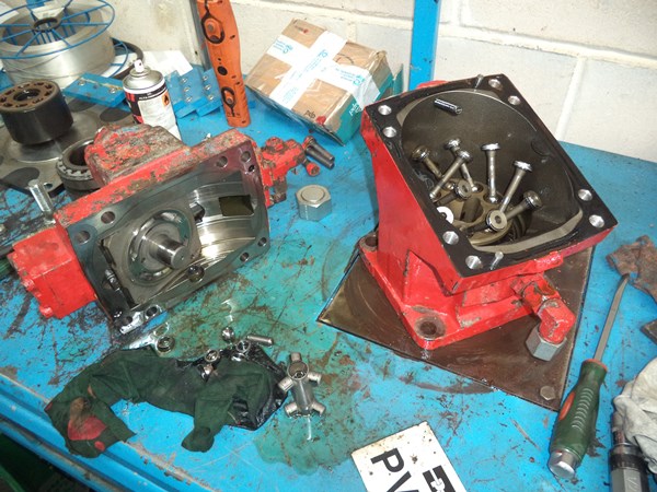 Danfoss H1B160 hydraulic motor disassembled