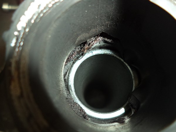 The inner rubber tube got dislocated and cut after crimping