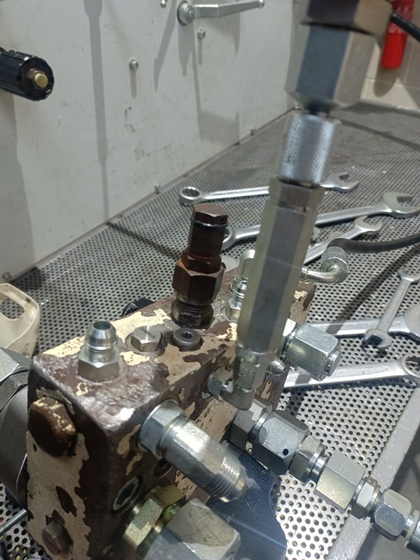 This sequence valve looks OK from the outlside...