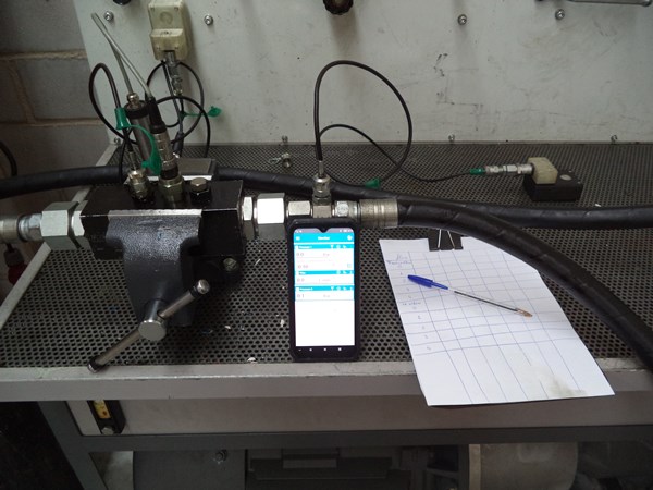 Test setup - flow meter and two pressure sensors with a wireless interface