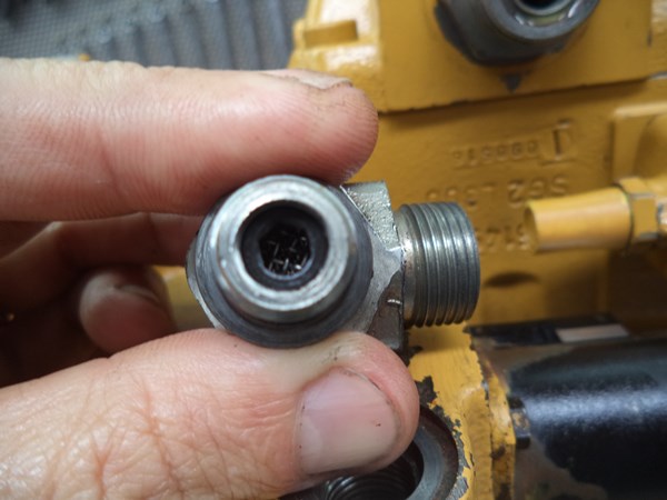 Wire mesh filter inside a hydraulic fitting
