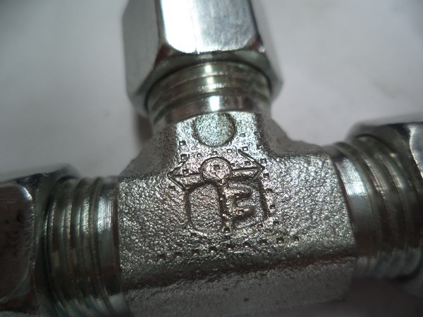Shuttle valve symbol