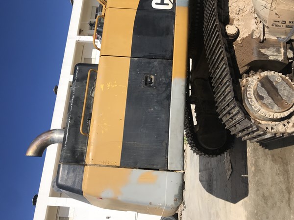 Check out the wireless pressure gauges placed on top of the pump compartment!