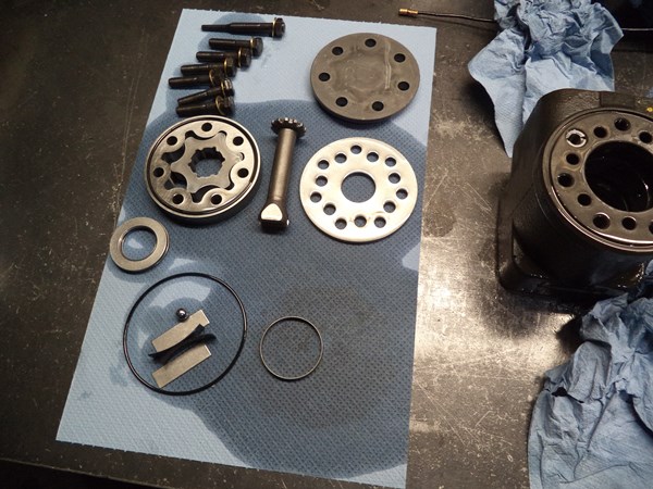 Danfoss OSPC ON orbital steering valve disassembled