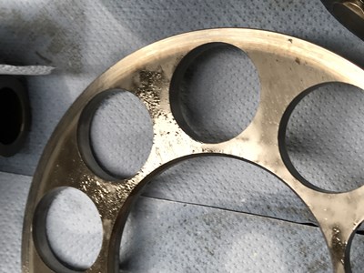 Slipper retiner plate