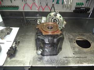Rexroth A10VO100 Series 31 Pump With Damaged Flange