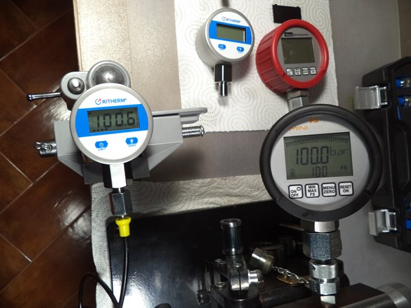 Pressure testing the digital gauges