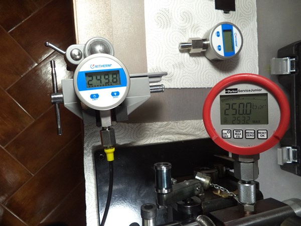 Pressure testing the digital gauges