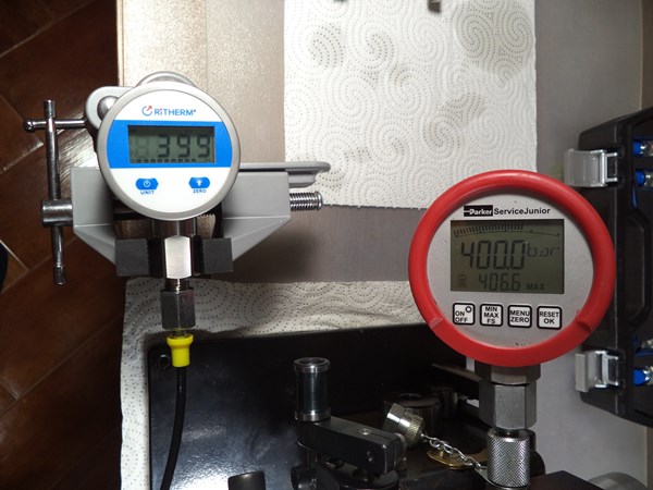 Pressure testing the digital gauges