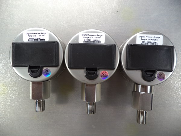 Cheap three digital pressure gauge kit