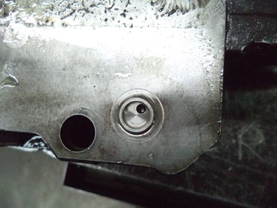 Shuttle valve cap in the correct position