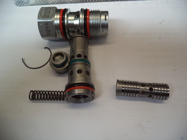 The SUN PPDB8DN reducing valve disassembled