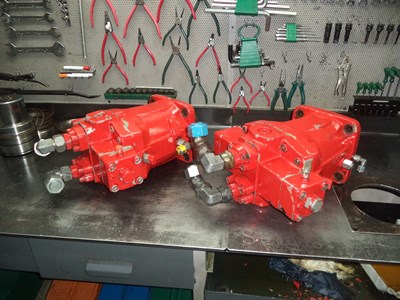 Two Rexroth A6VM250 Hydraulic Motors
