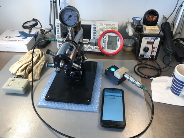 Wireless pressure gauge test setup