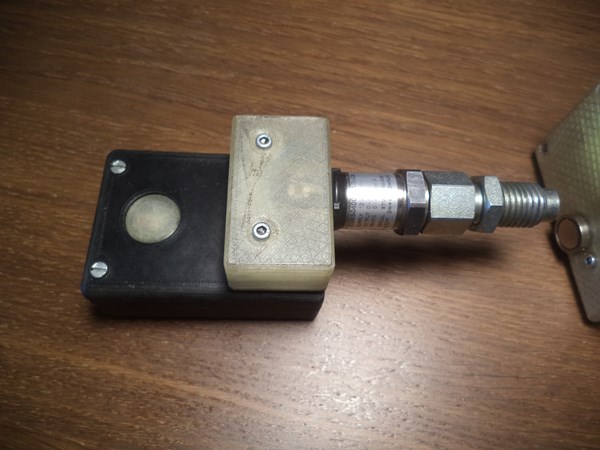 DIY Bluetooth pressure gauge made from an industrial pressure sensor