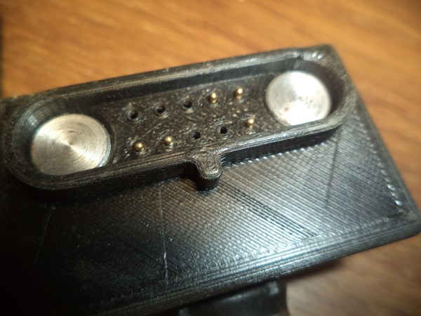 Custom-built magnetic connector