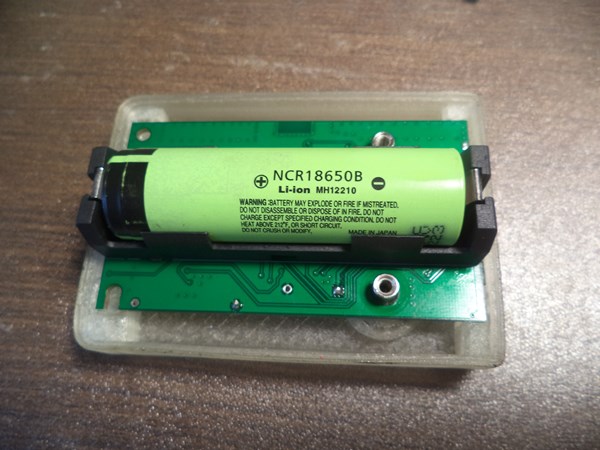 The transmitter uses a removable 18650 Li-Ion battery